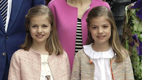 La princesa Leonor y la infanta Sofía visten de Nanos y Pili Carrera en la misa de Pascua