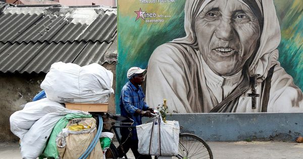 Foto: Mural de la madre Tresa en Bangalore, India. (Efe)