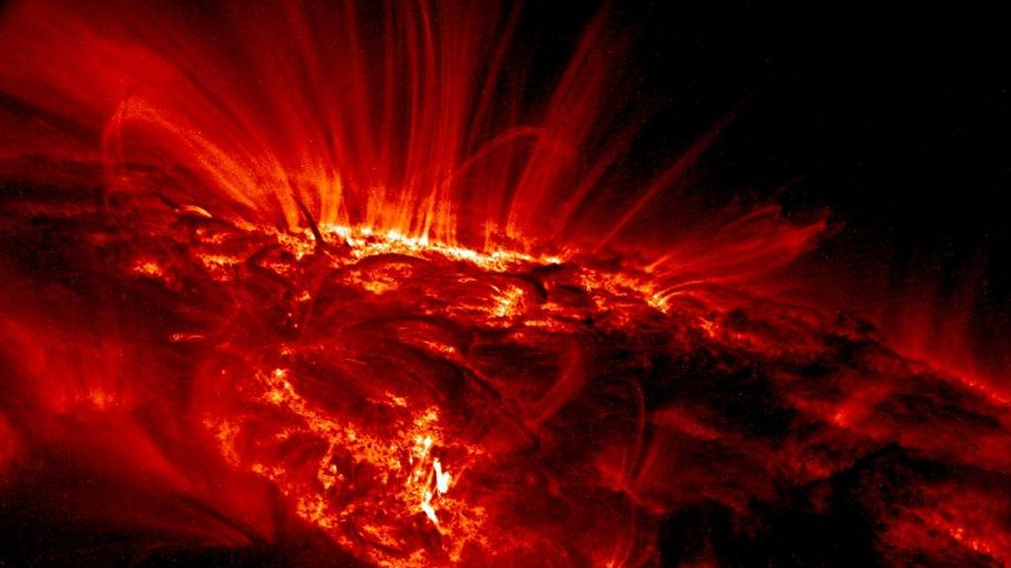Las manchas solares son regiones del Sol con temperatura más baja que las de alrededor y una intensa actividad magnética.
