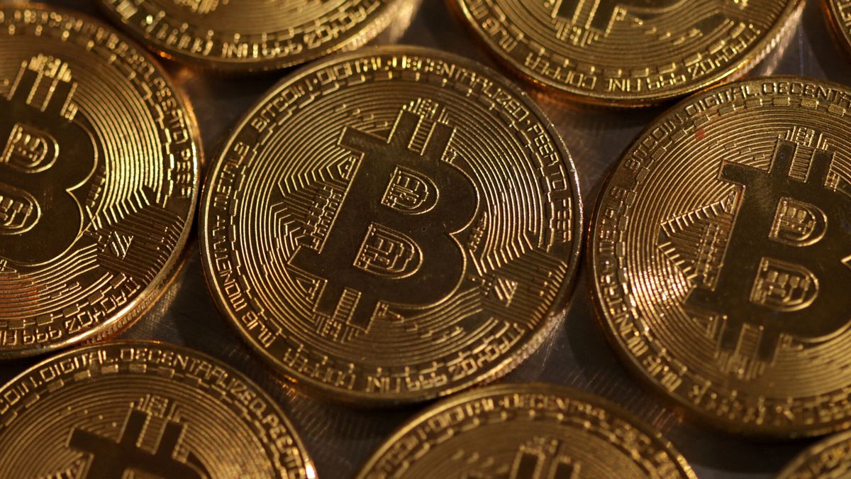 El bitcoin se acerca aún más a sus máximos históricos tras alcanzar los 65.000 dólares 