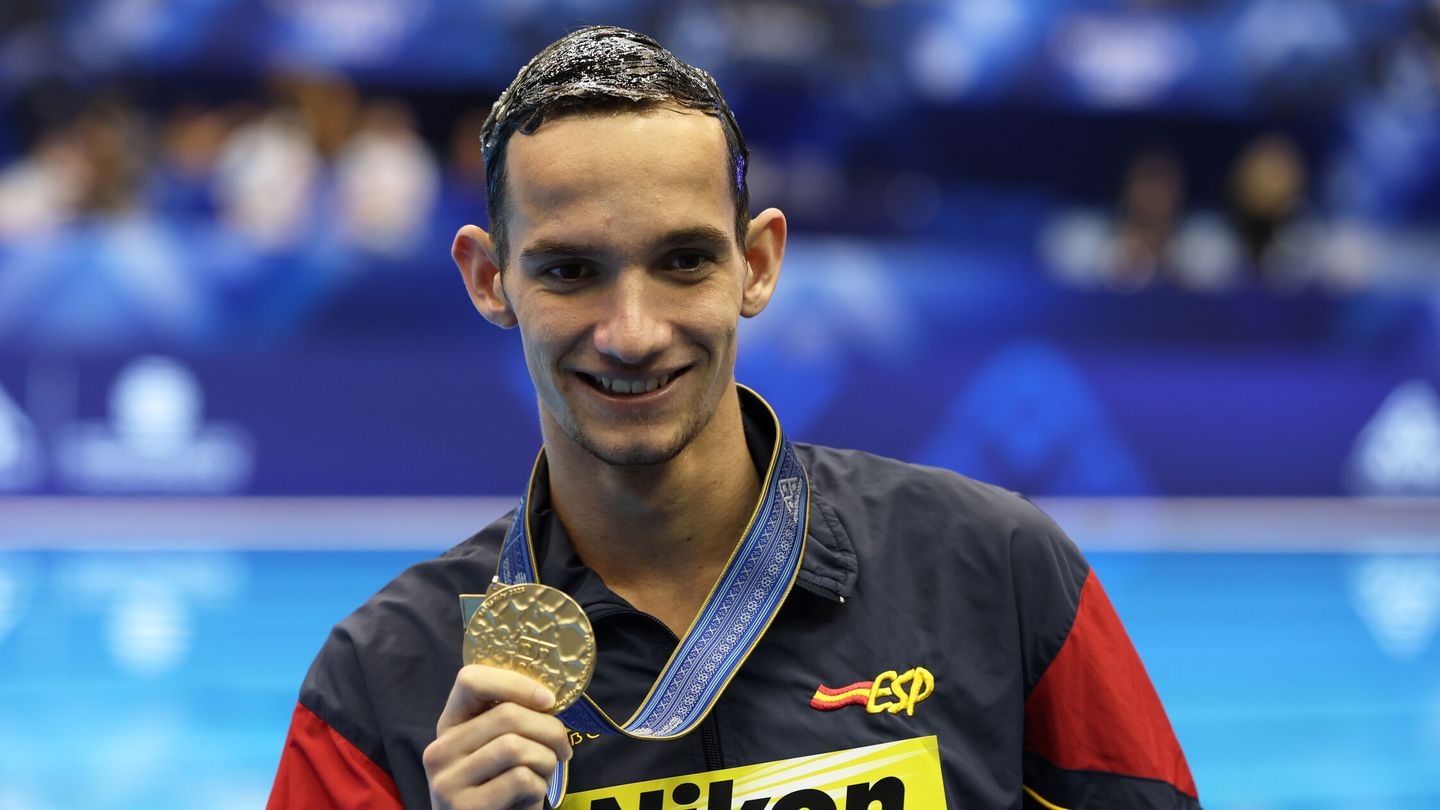 El español posa con la medalla de oro. (EFE/Kioyoshi)