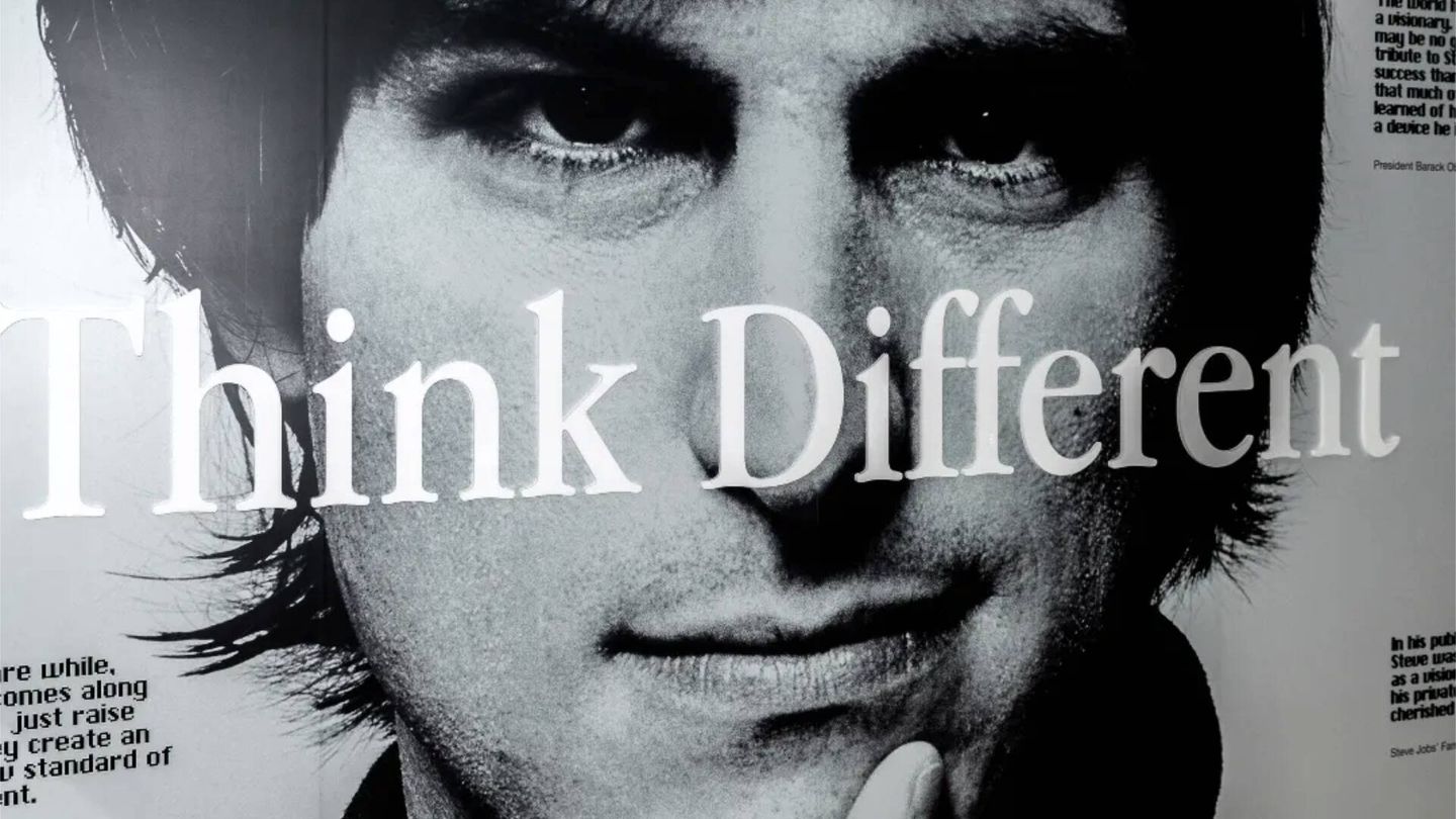 Imagen de Steve Jobs con el slogan 'Think Different'.
