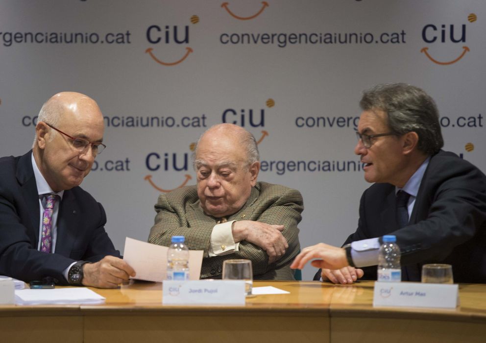 Foto: El presidente fundador, Jordi Pujol (c), junto al secretario general, Josep Antoni Durán Lleida (i), y el presidente, Artur Mas (d). (EFE)