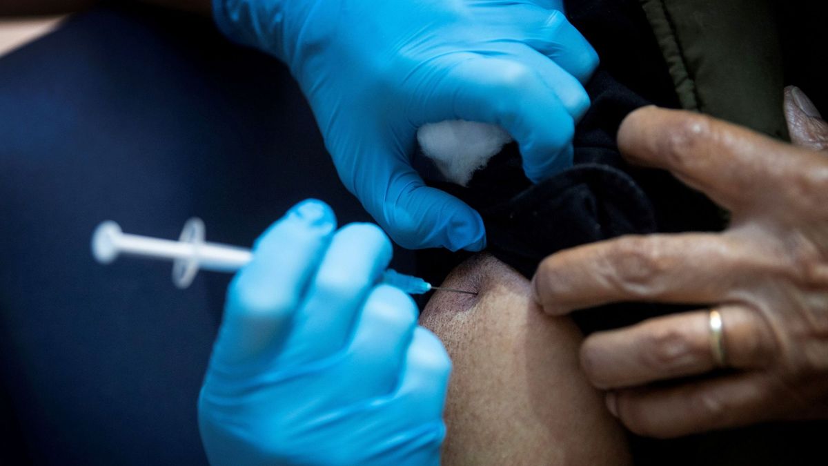 UK precisa que solo las personas con riesgo de anafilaxia no deberían ponerse la vacuna