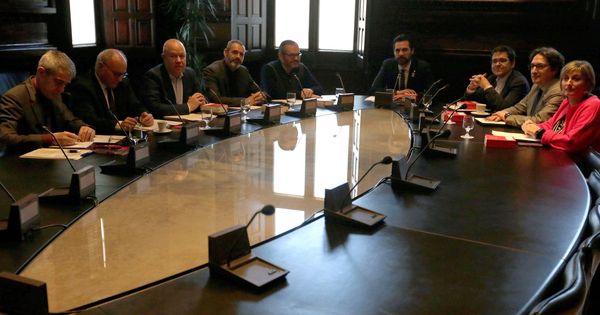 Foto: Roger Torrent preside la primera reunión de la Mesa de la cámara catalana de la XII legislatura. (Efe)