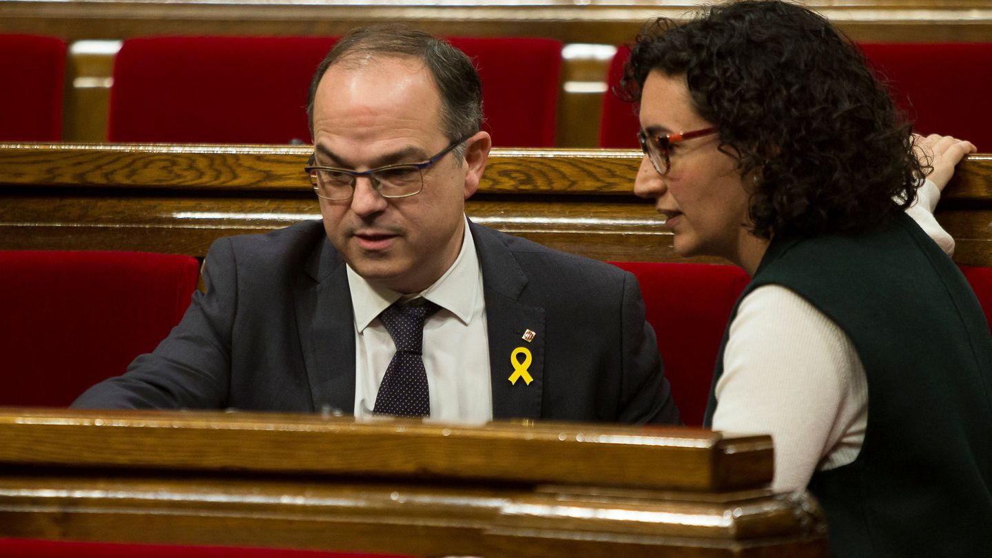 Jordi Turull y Marta Rovira en el Parlament. (Reuters)