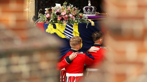 El funeral de Isabel II, en 20 fotos históricas: desmayos, lágrimas, pompa y boato