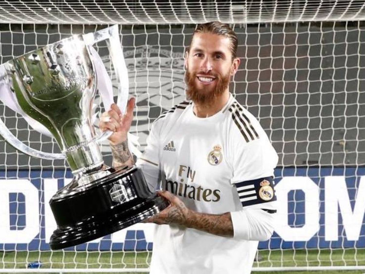 Foto: Sergio Ramos con el trofeo de La Liga número 34 del Real Madrid. (Real Madrid)