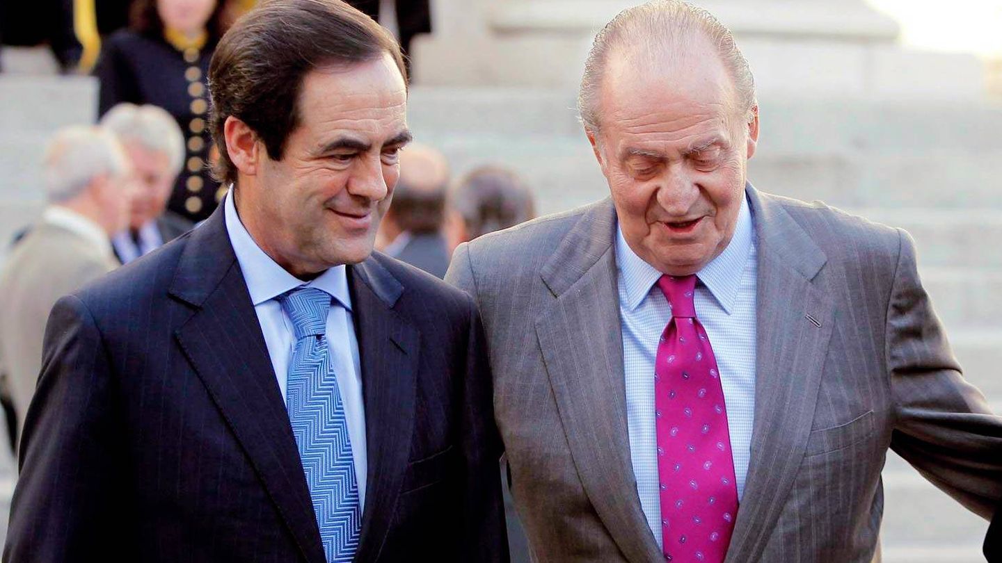 José Bono y el rey Juan Carlos, durante un acto. (EFE)