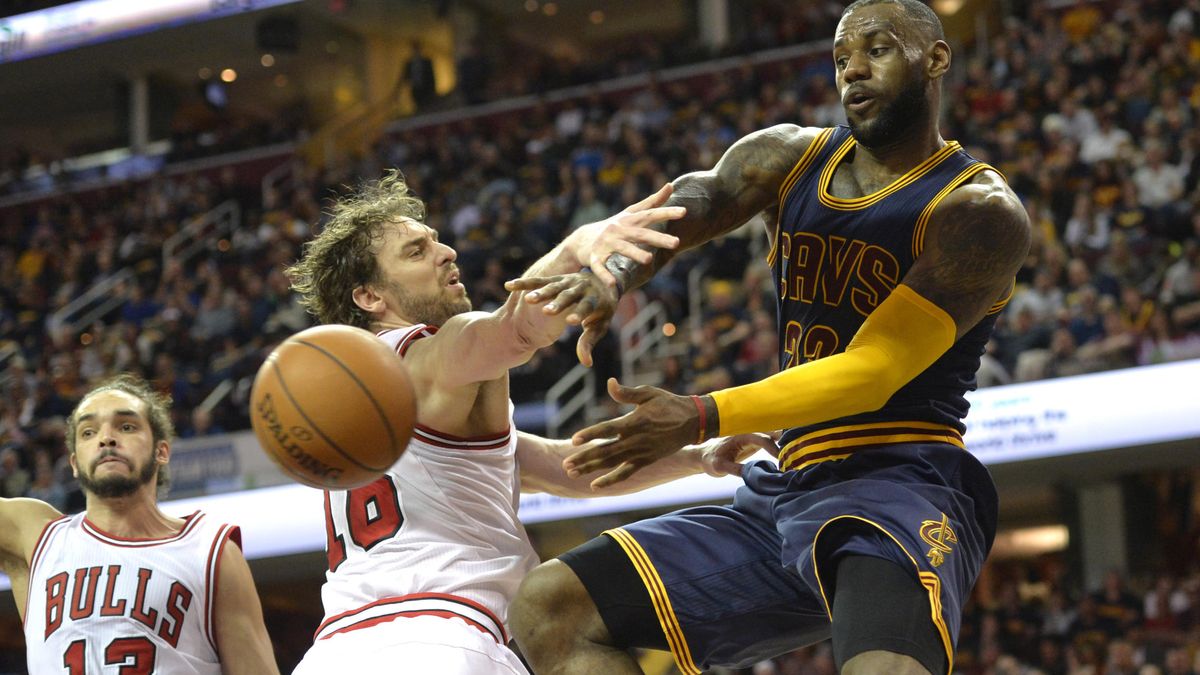 Un 'triple-doble' de LeBron James acaba con el sueño del título de División para los Bulls
