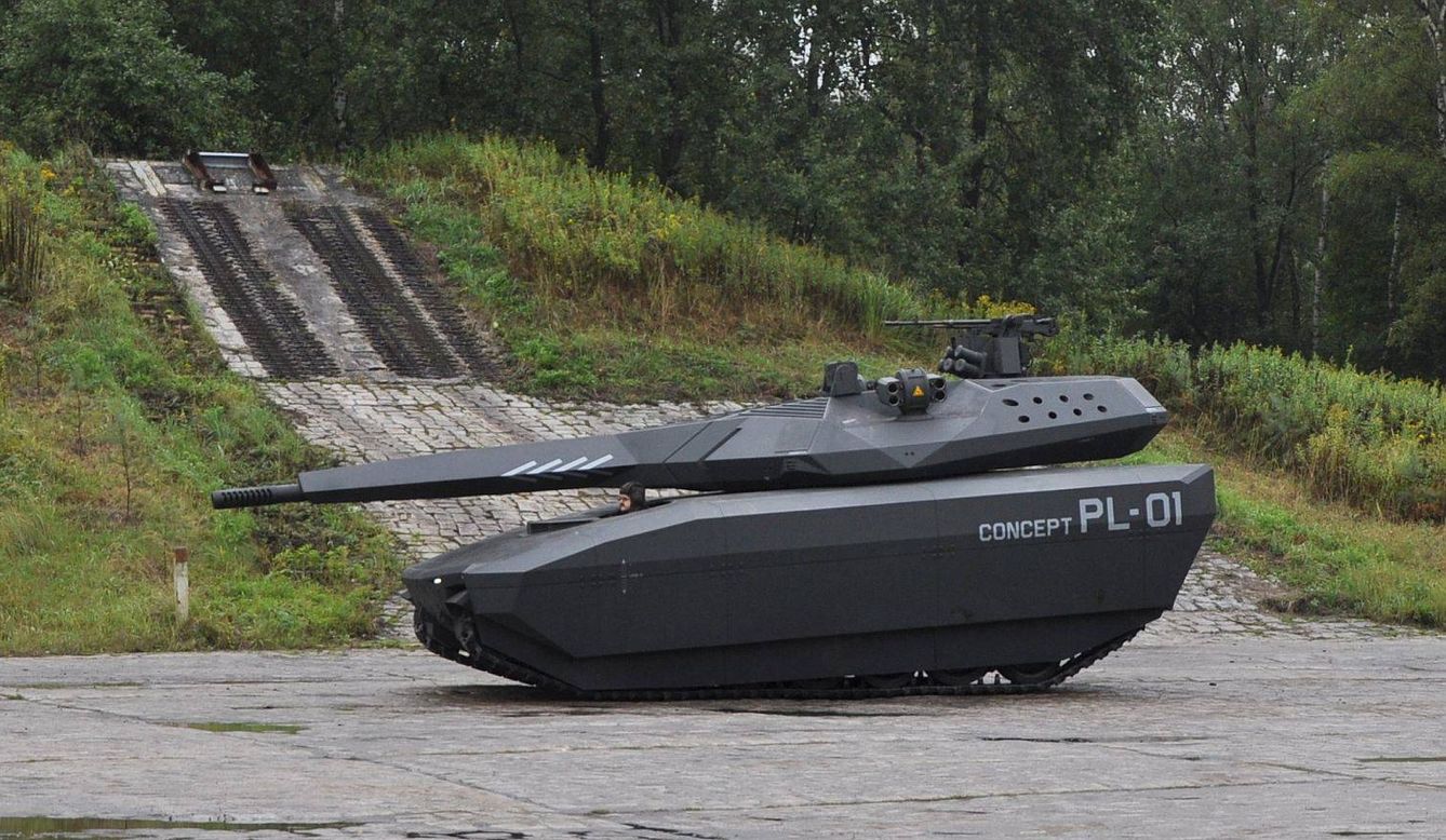 El PL-01 es un prototipo polaco cuyo peso, 35 toneladas, es la mitad del M1 Abrams. 