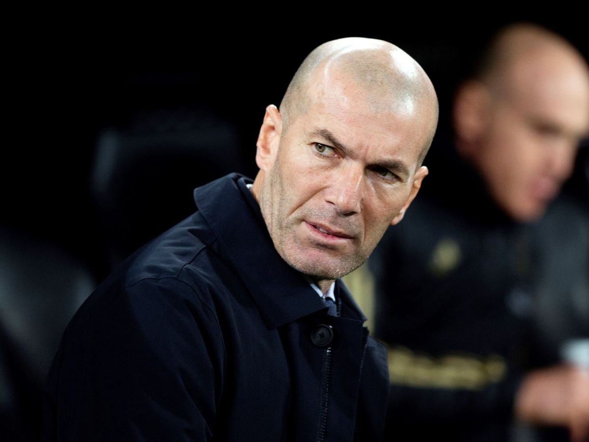 Foto: Zidane, durante el partido contra el Athletic disputado en el Bernabéu. (EFE)