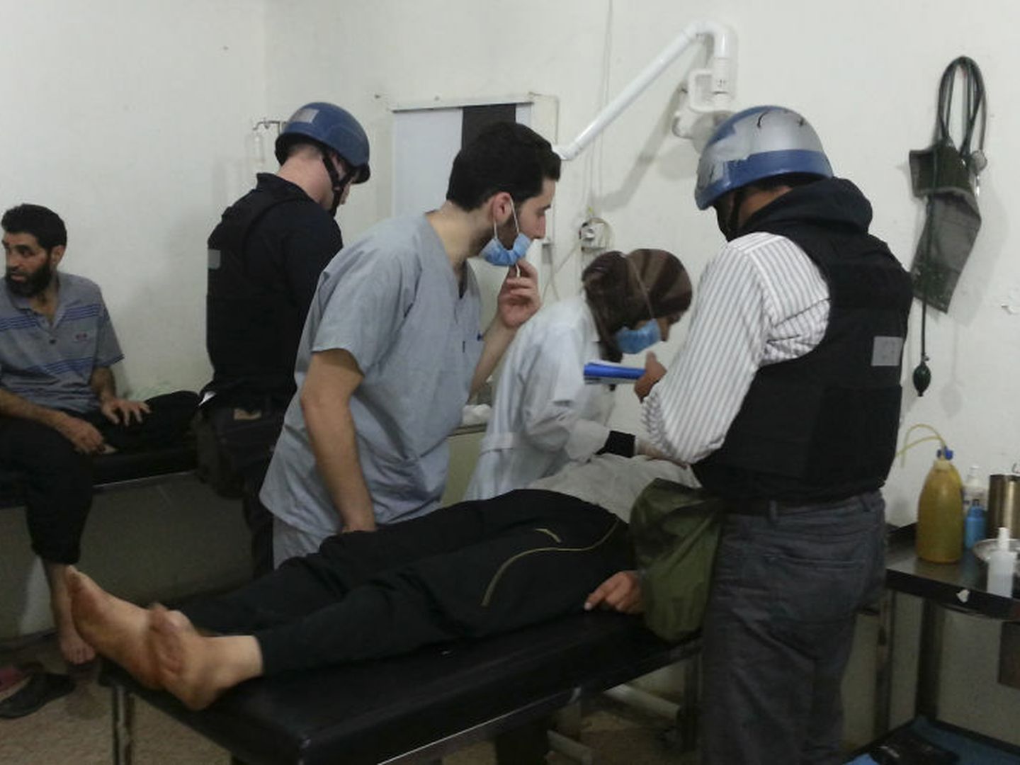 Inspectores de la ONU entrevistan a una víctima del ataque químico en las cercanías de Damasco (ONU).