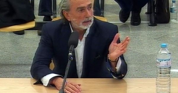 Foto: Imagen de televisión de la señal institucional de la Audiencia Nacional del cabecilla de la Gürtel, Francisco Correa. (EFE)