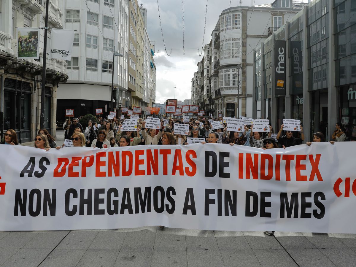 Foto: Manifestación de las dependientas de Inditex. (EFE/Moncho Fuentes)