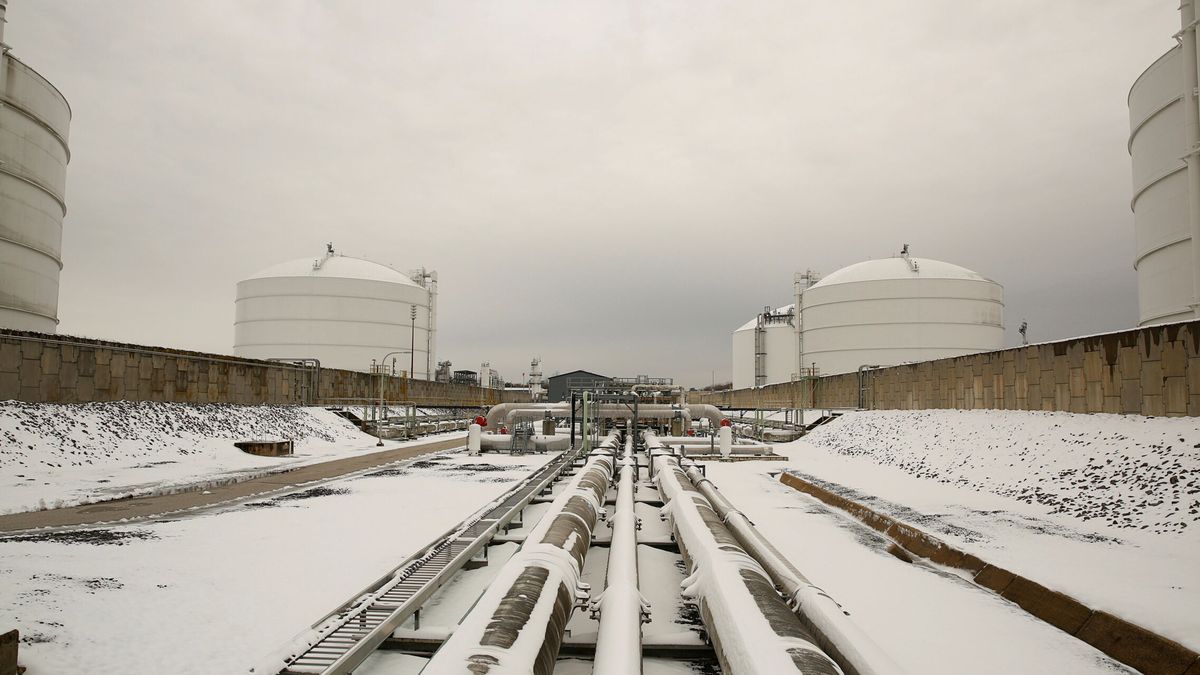 Los futuros del gas rozan los 100 euros, muy cerca de máximos, a las puertas del invierno