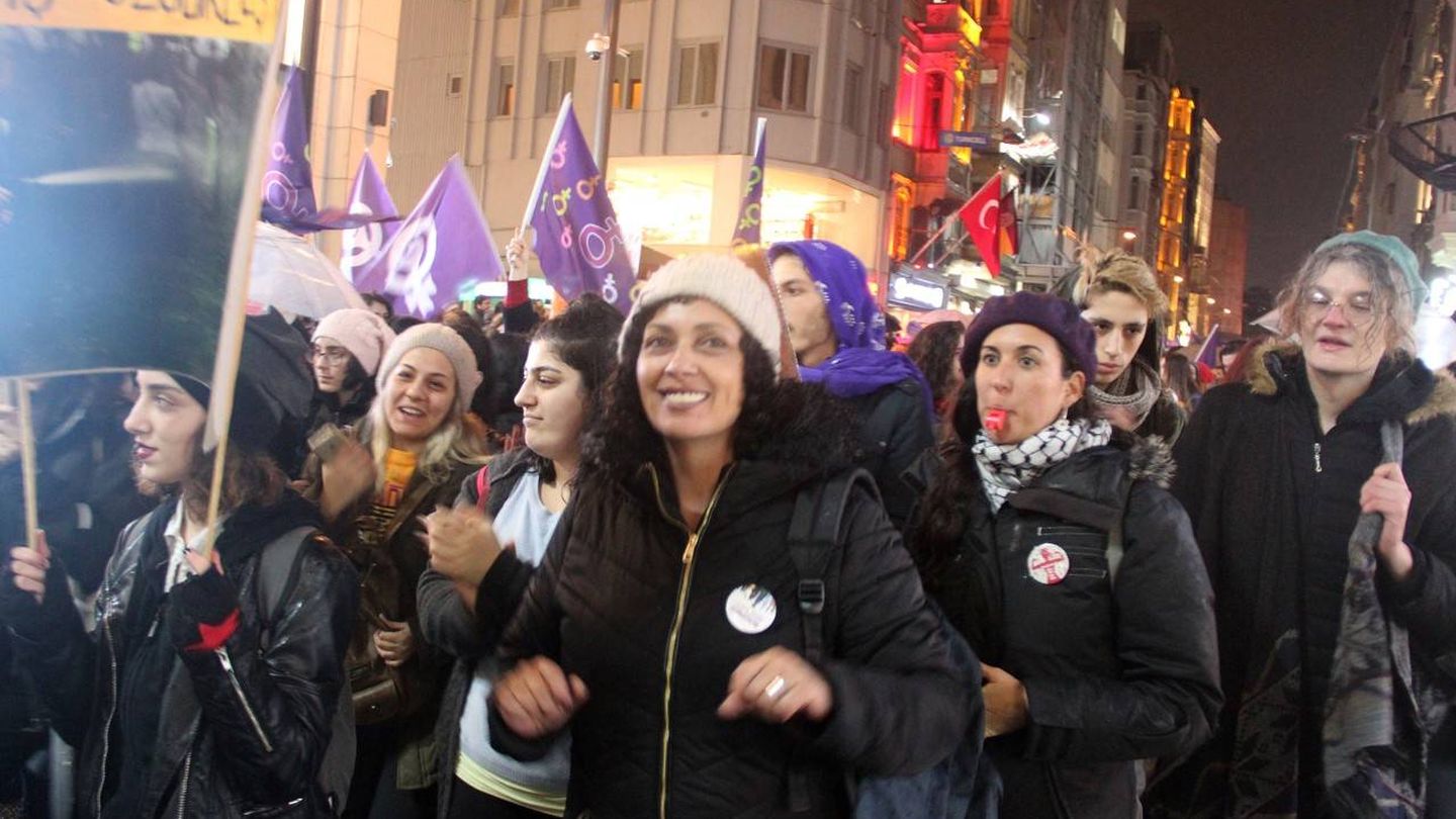 Mimunt Hamido participa en la manifestación del 8 de marzo en Estambul
