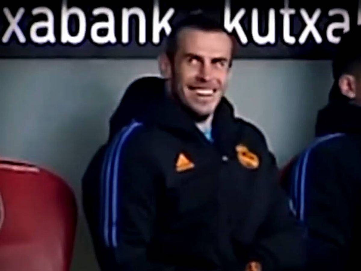 Foto: Gareth Bale riéndose en el banquillo. (YouTube)