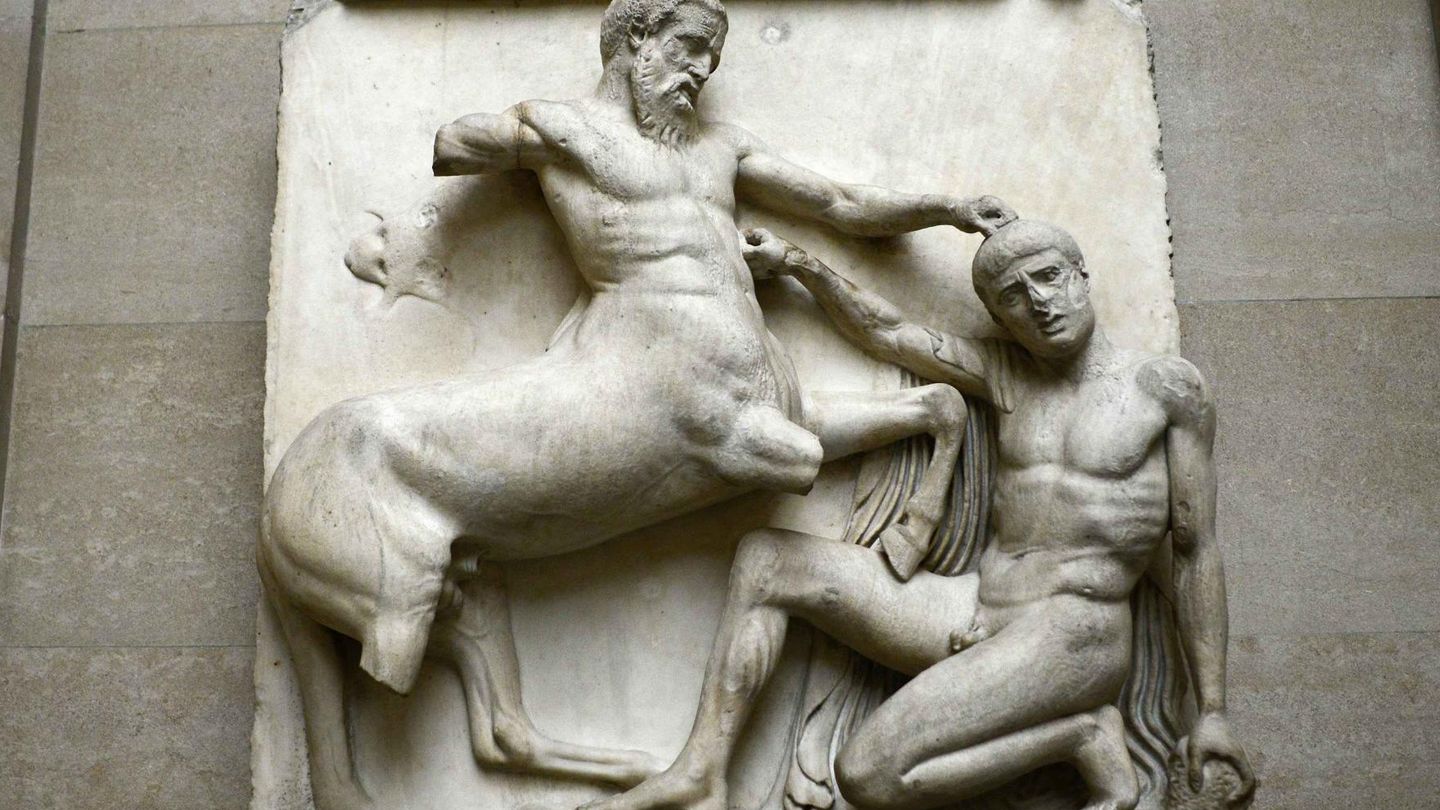 Batalla entre centauros y lapitas en uno de los mármoles que se exhiben en el Museo Británico. (Reuters)