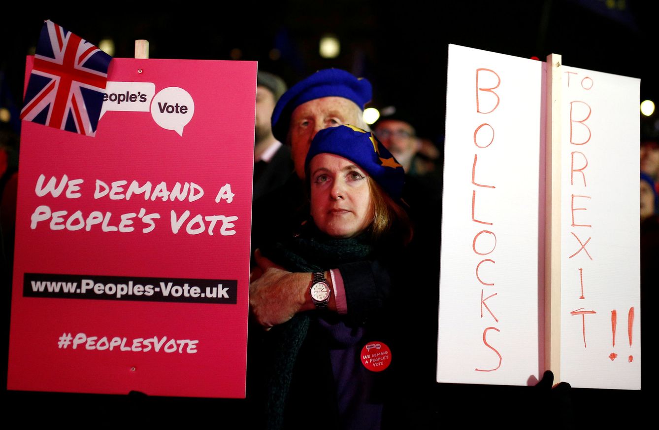 Manifestantes pidiendo otro referéndum sobre el Brexit. (Reuters)