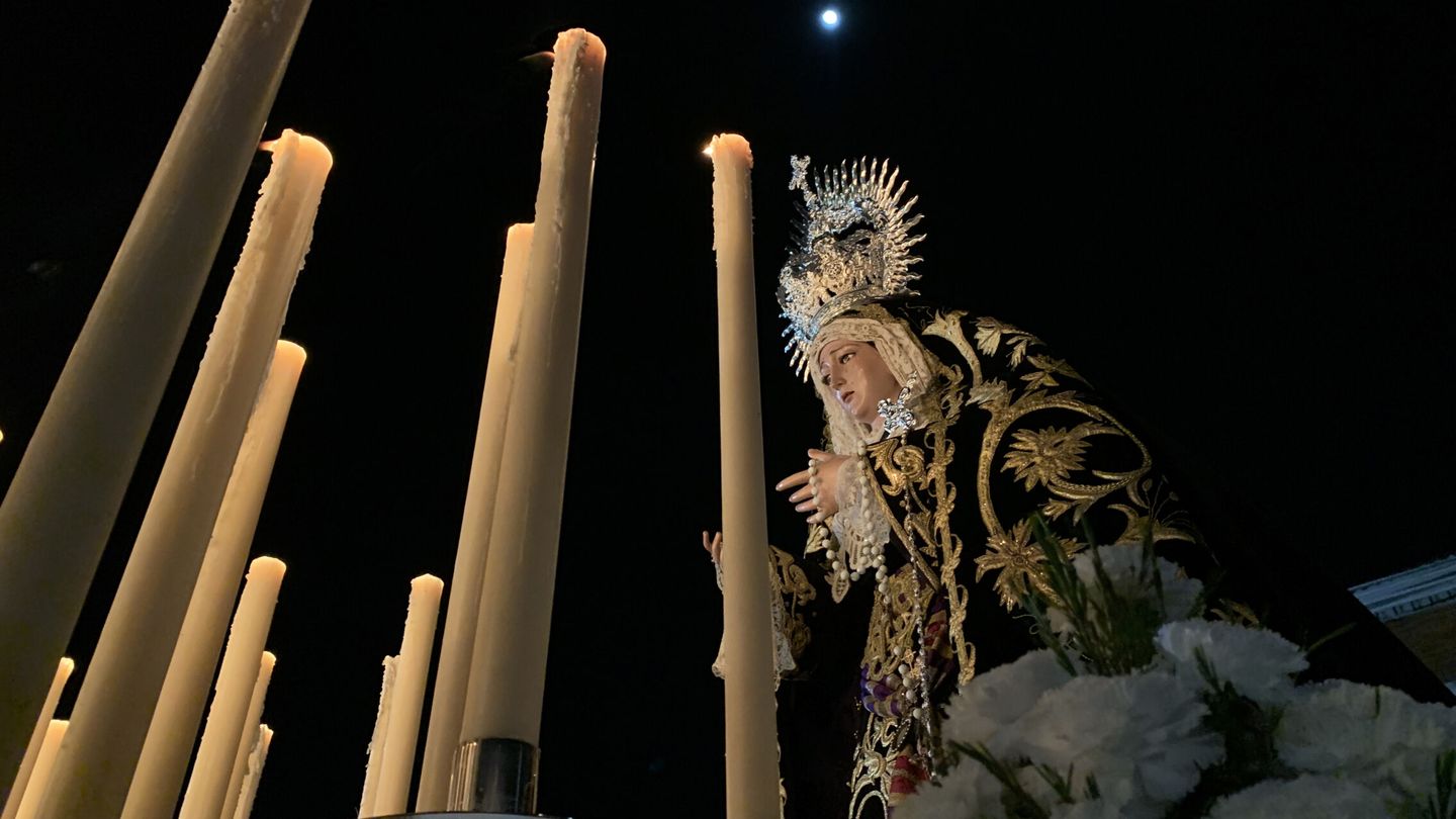 Procesión de la Virgen del Rosario de Gerena (Sevilla) en Miércoles Santo. (EFE/Fermín Cabanillas)