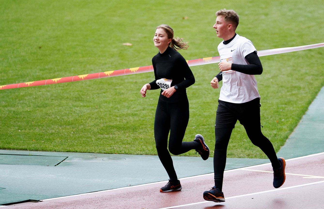 Elisabeth y Emmanuel haciendo deporte juntos. (Reuters)