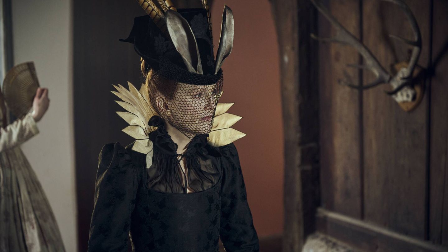 Julianne Moore como Mary Villiers en 'Mary &George'. (Imagen cedida por SkyShowtime)