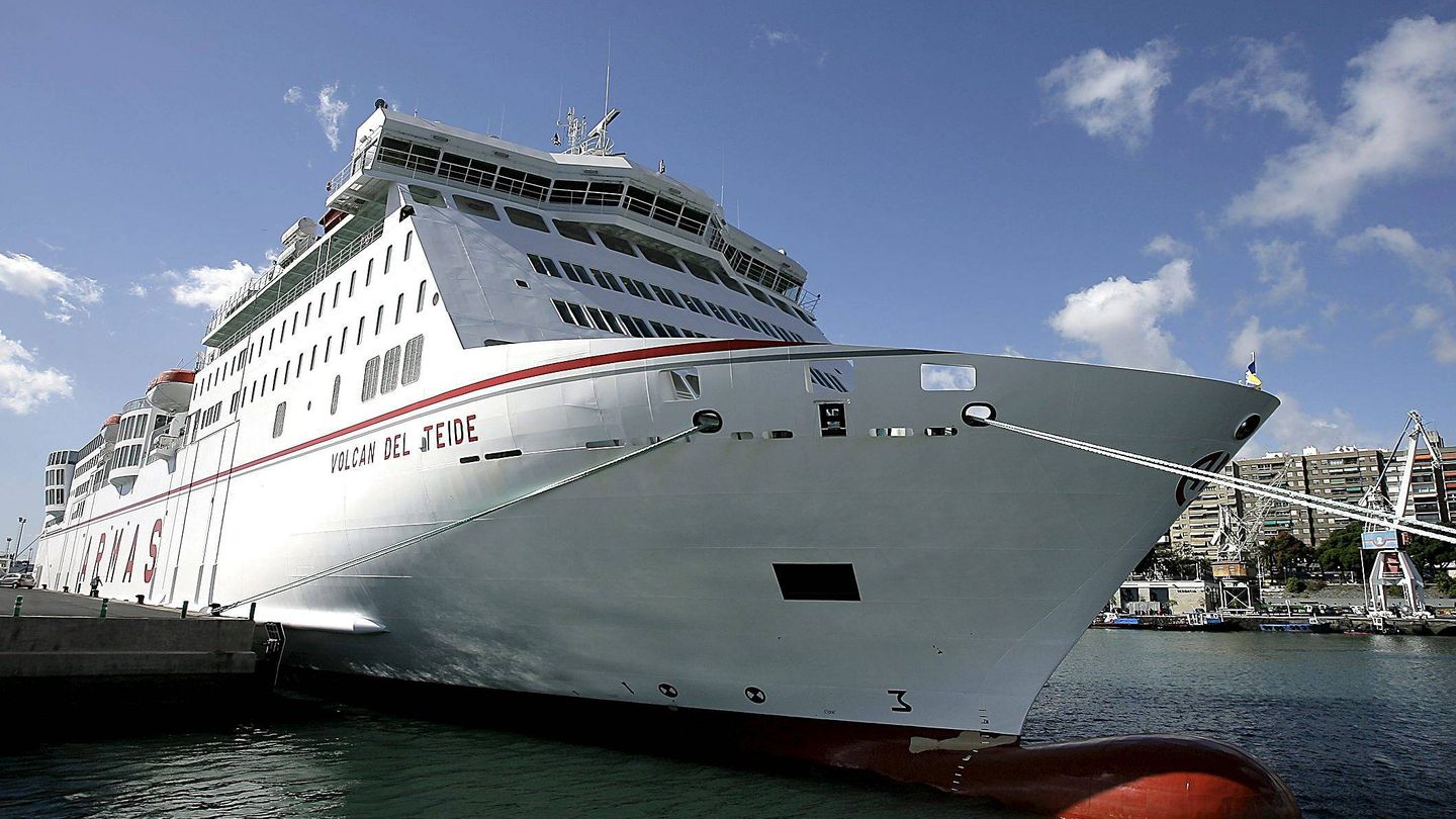El mayor 'cruise ferry' de España, Volcán del Teide, de Naviera Armas. (EFE)