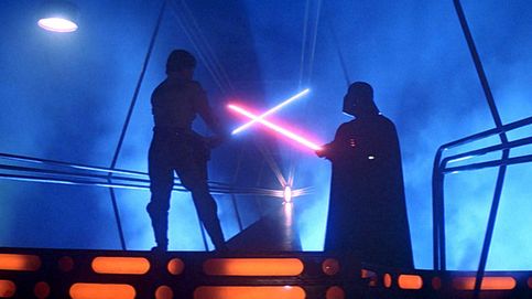 Fabricar un sable láser de 'Star Wars' es una terrible idea (según la física)