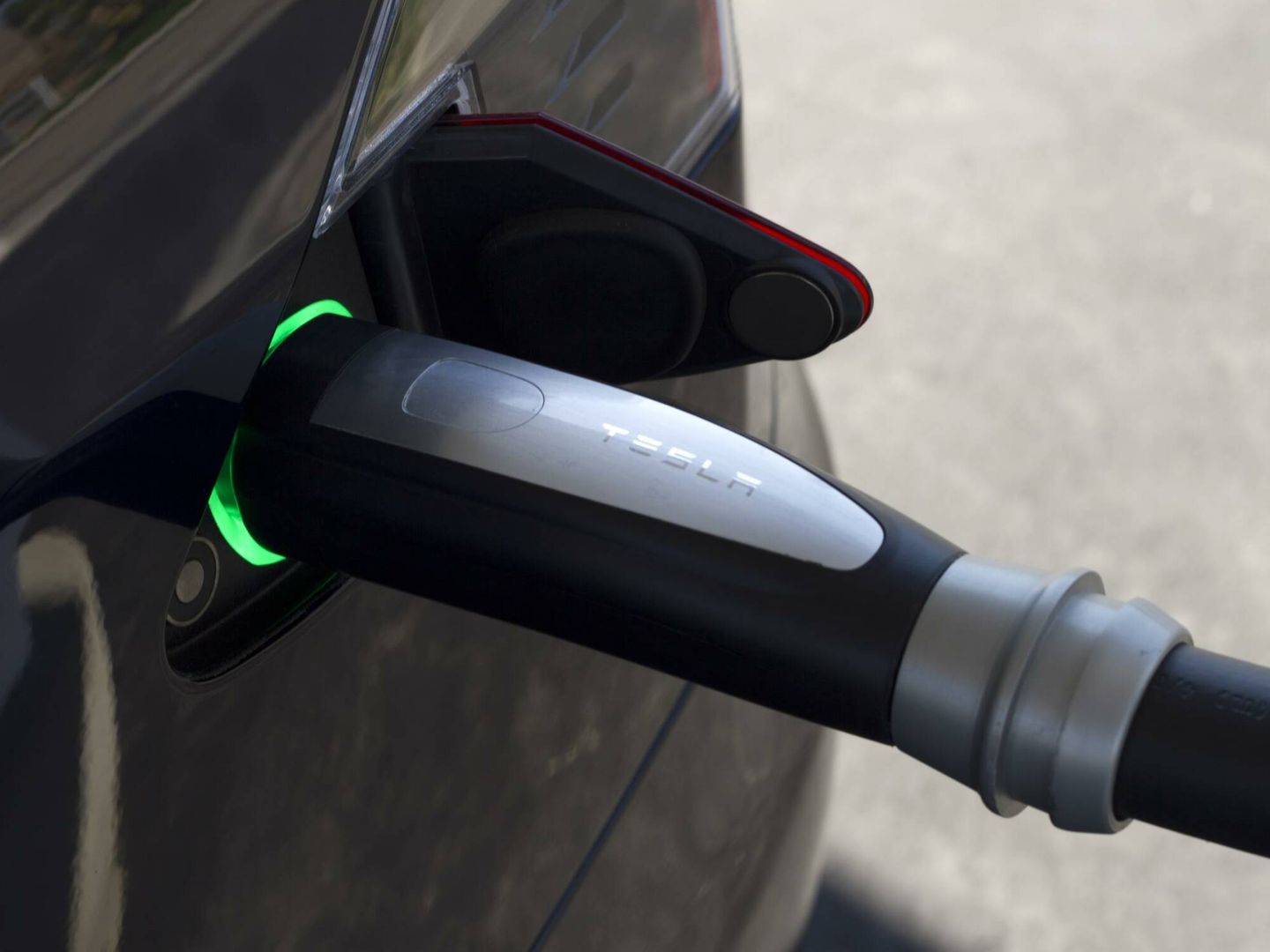 Los coches eléctricos deben tener una toma CCS Combo para cargar en un Supercharger.