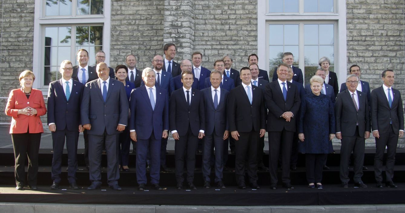 Fotografía de familia de los participantes de la Cumbre de la UE en Tallin. (EFE)