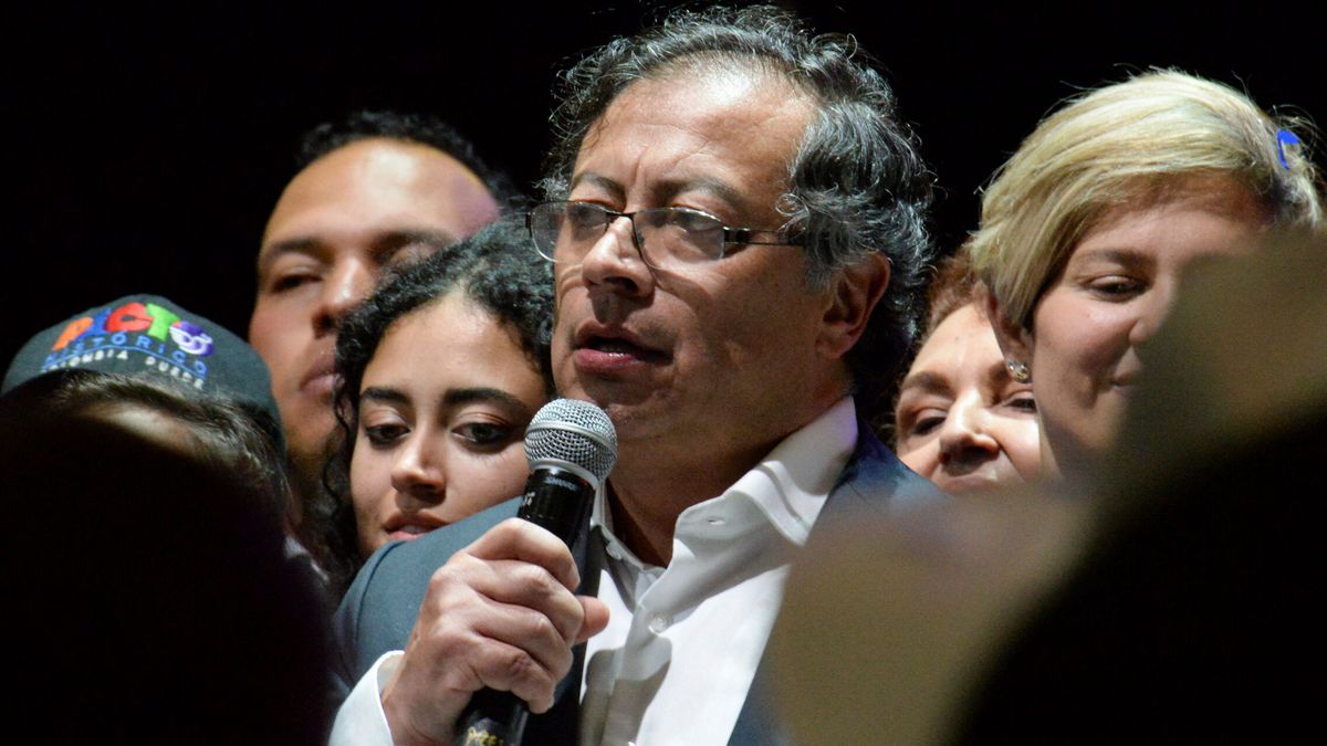 La bolsa de Colombia cae un 6% tras la victoria electoral de Gustavo Petro