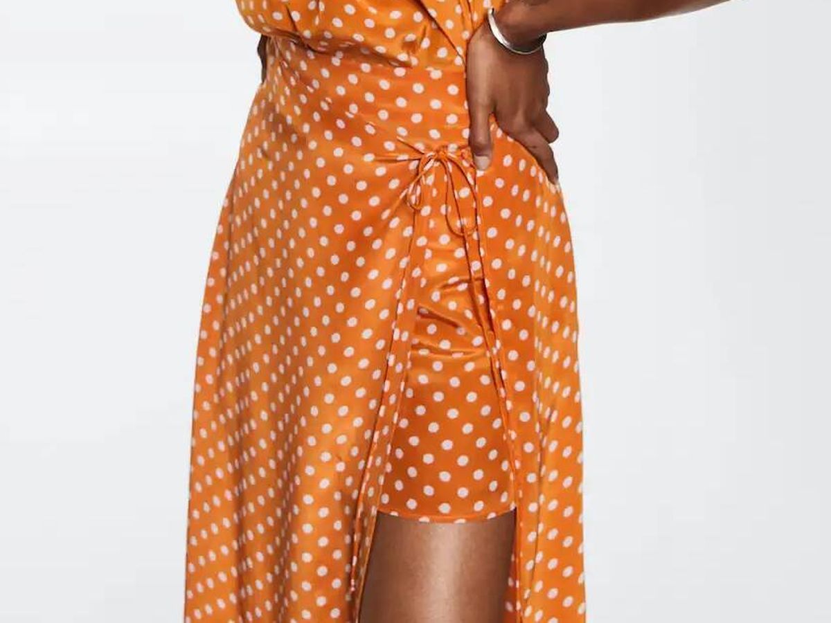 Foto: Fichamos esta falda pareo a la venta por 12 euros en la web de Mango Outlet. (Mango Outlet)