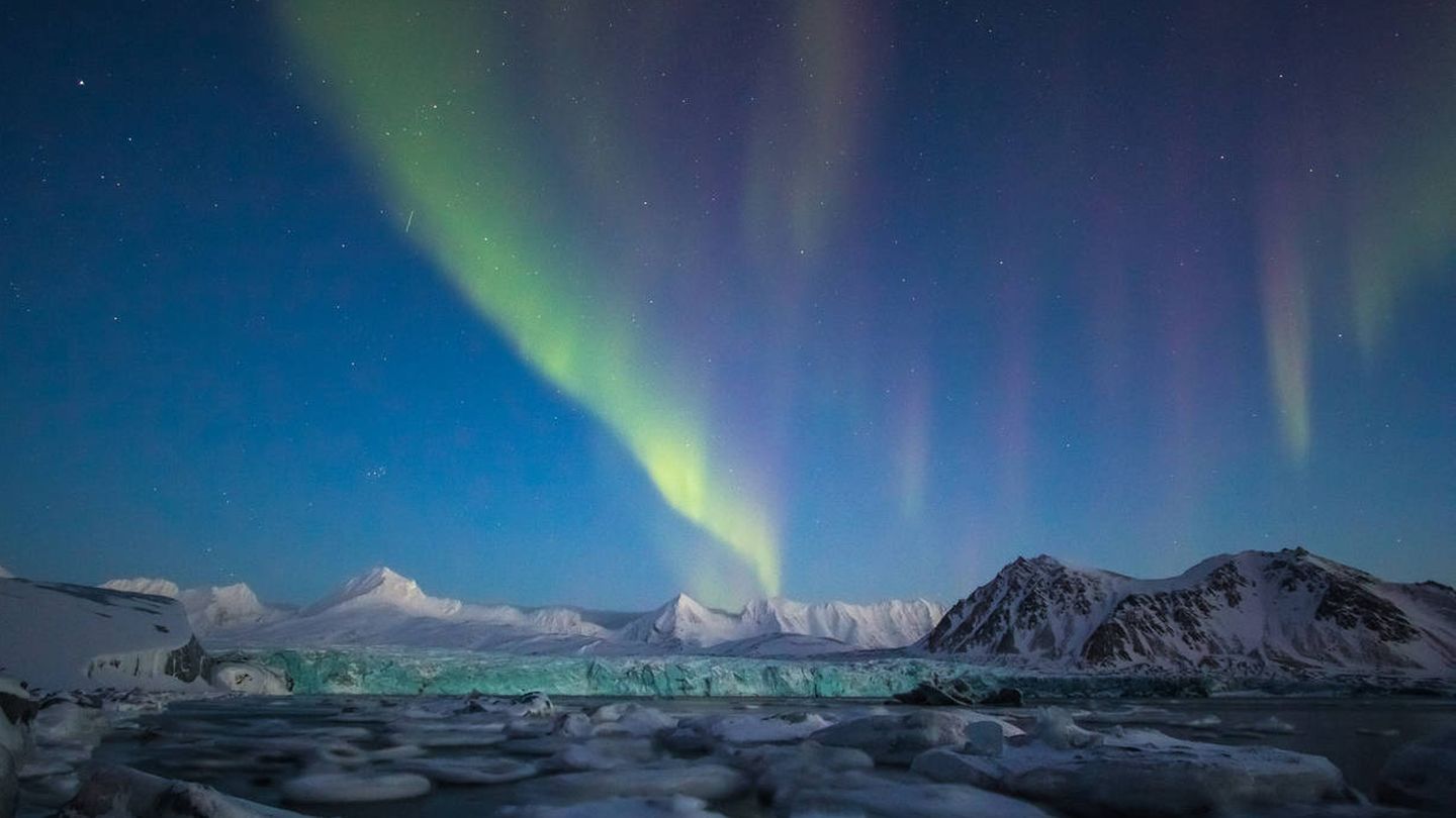 Una aurora boreal del archipiélago de Svalbard. (iStock)