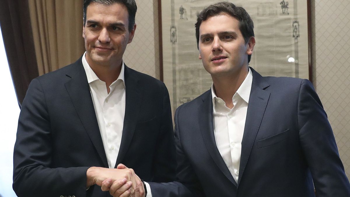 Rivera y Sánchez pactan impulsar la reforma constitucional... a la espera de PP y Podemos