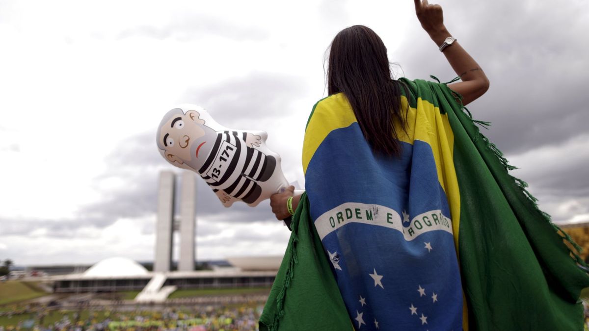 Lula da Silva abandona la comisaría tras declarar por el caso Petrobras