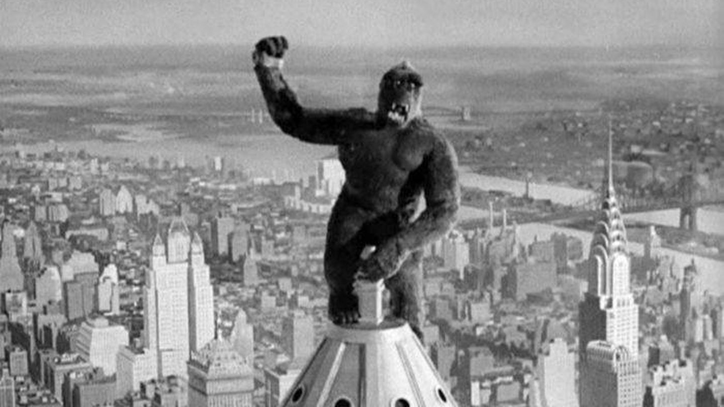 Fotograma con King Kong encaramado al Empire State.