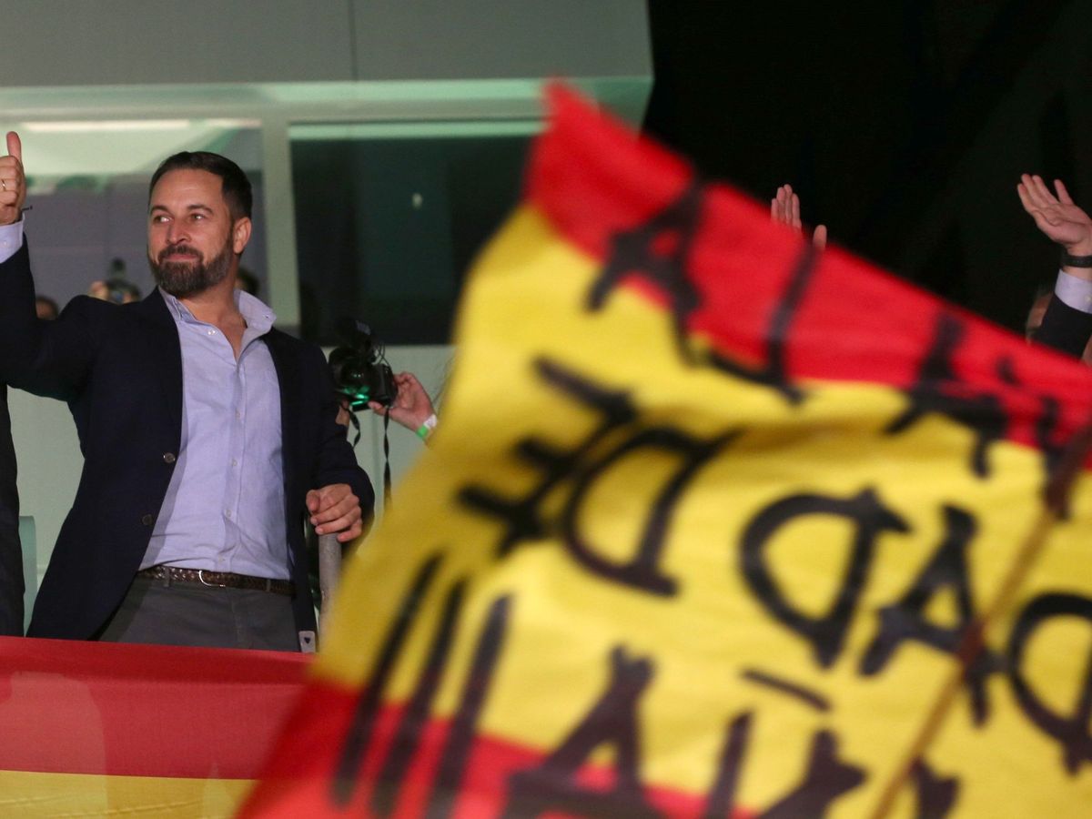 Foto: Abascal, en la sede de Vox la noche electoral, cuando el partido impidió el acceso a los periodistas de Prisa. (EFE)