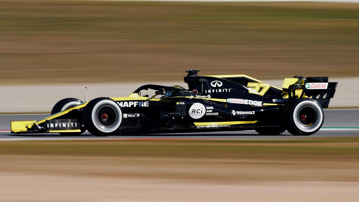 Hulkenberg al volante del Renault durante los test de pretemporada. (EFE)