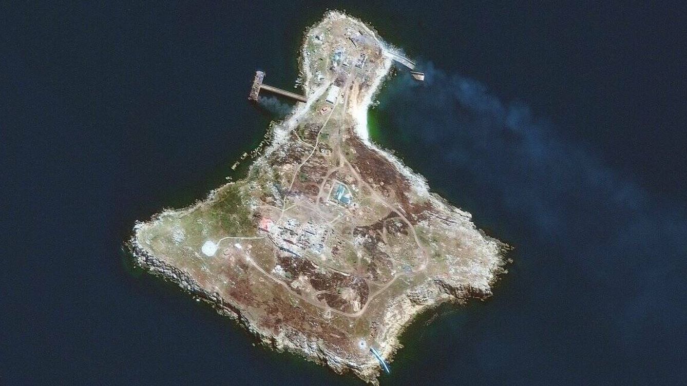 Foto: Vista de satélite de  la Isla de las Serpientes. (Maxar)