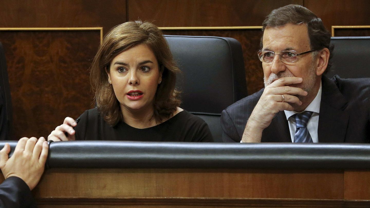 Soraya Sáenz de Santamaría y Mariano Rajoy en el Congreso sobre el debate de la corrupción (Efe)