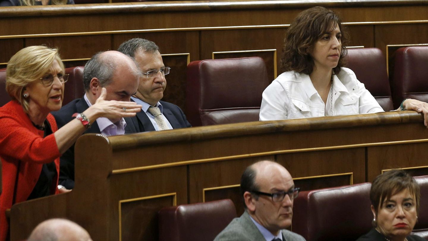 Rosa Díez e Irene Lozano en el Congreso de los Diputados. (Efe)