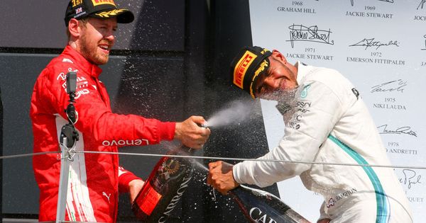 Foto: Sebastian Vettel y Lewis Hamilton comparten podio | EFE