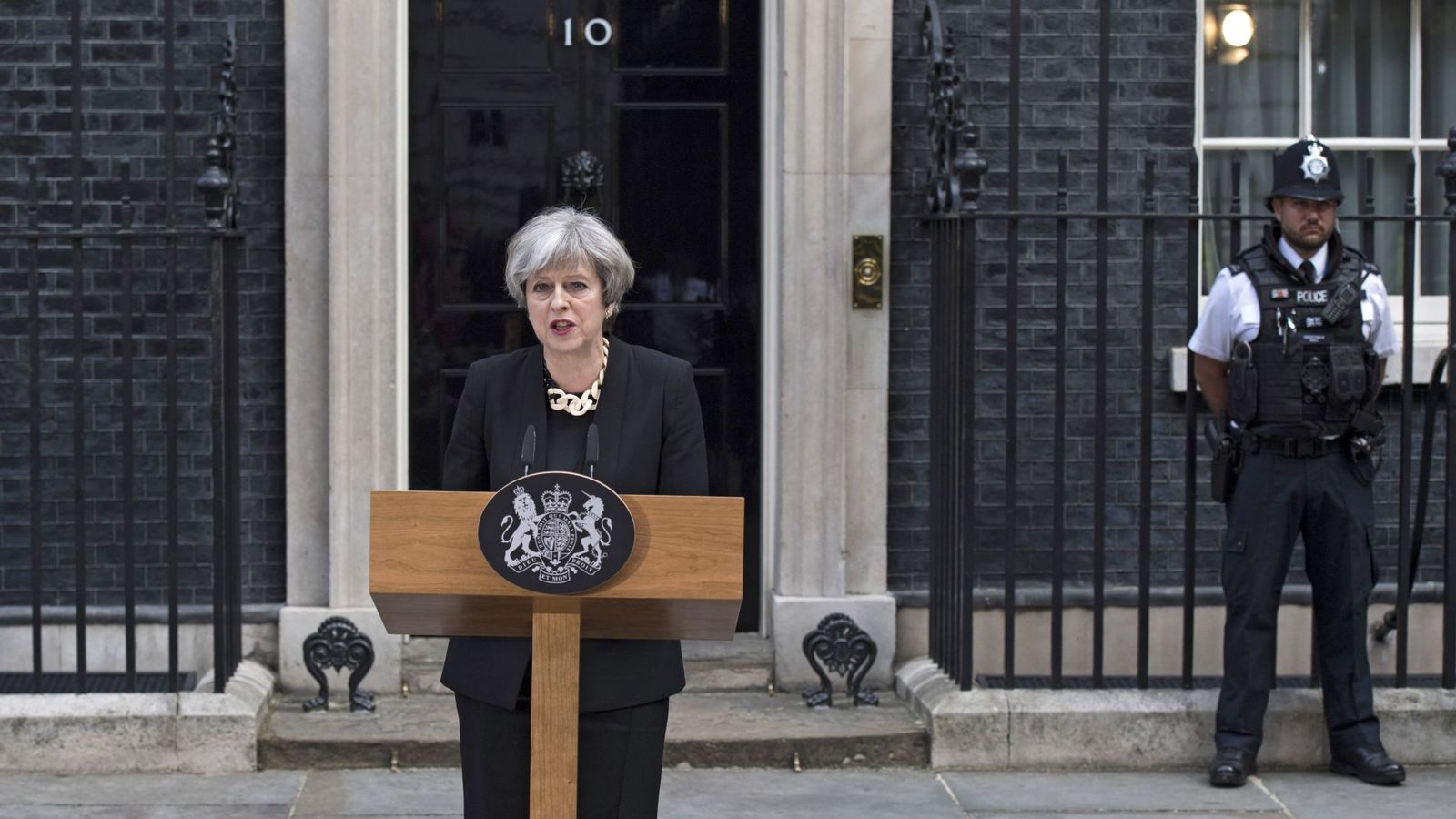Foto: Theresa May comparece ante los medios tras el atentado de Londres. (Reuters)