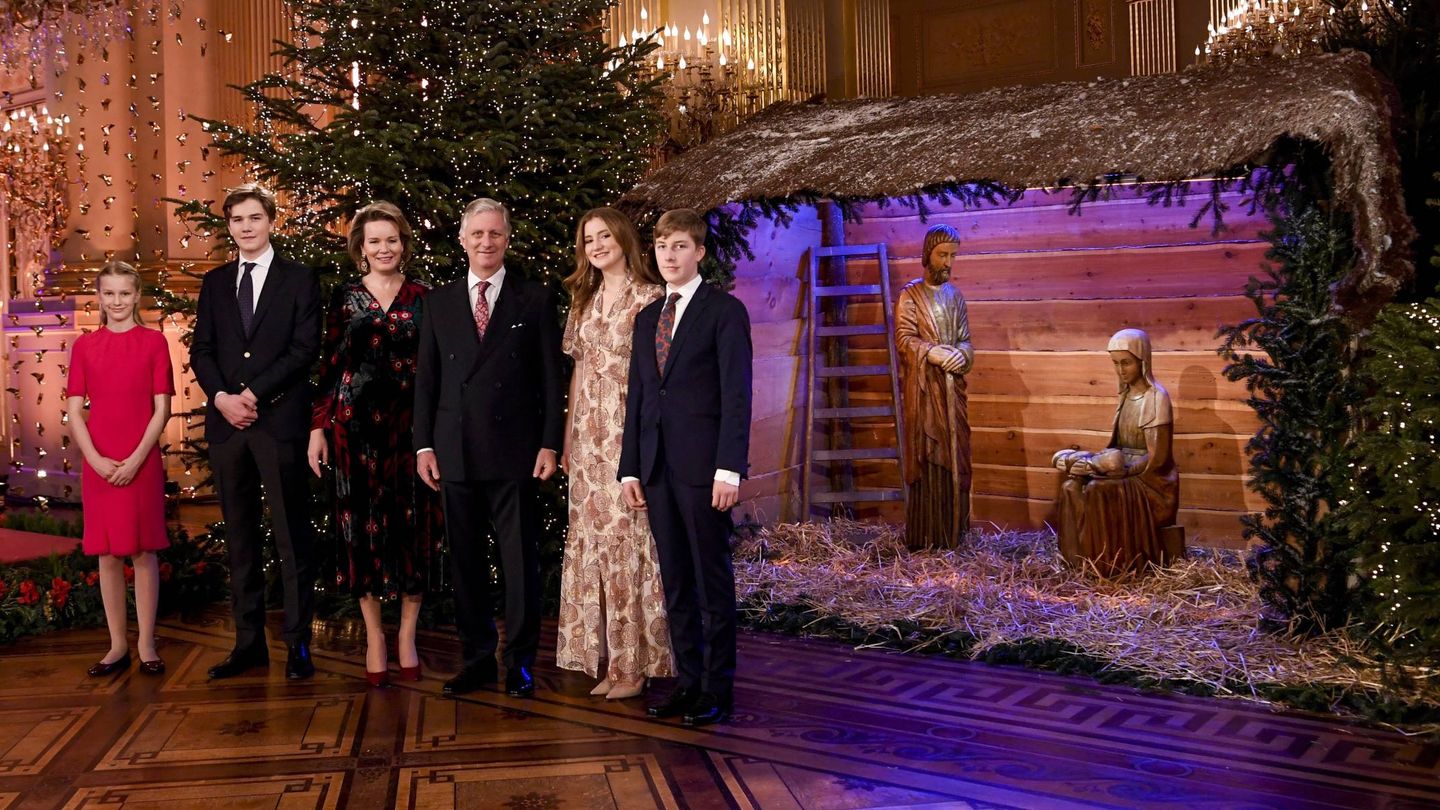 La familia real posa antes del concierto navideño. (Cordon Press)