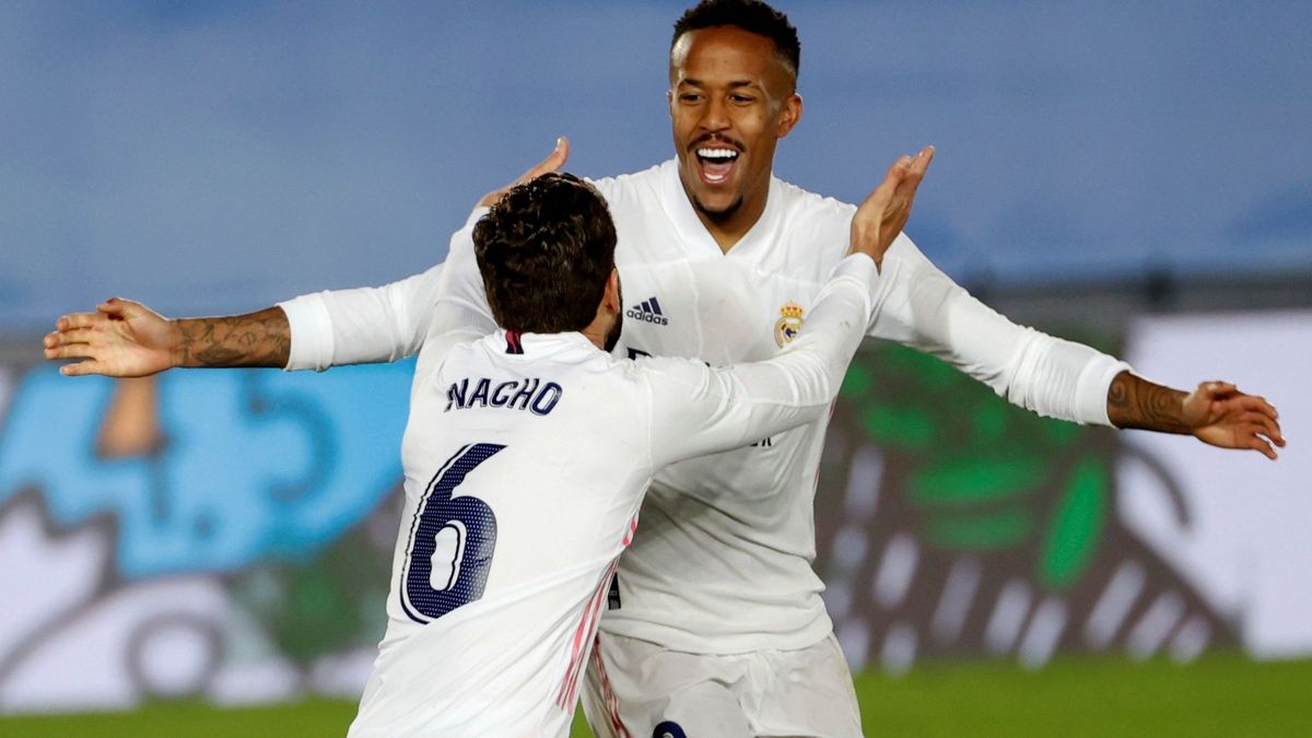 Eder Militao rescata al Real Madrid de los cuatro delanteros (2-0)
