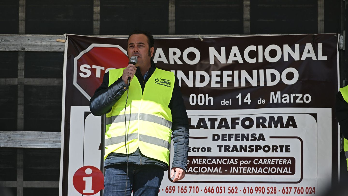 Manuel Hernández, presidente de la Plataforma Nacional en Defensa del Sector del Transporte. (EFE/Fernando Villar)