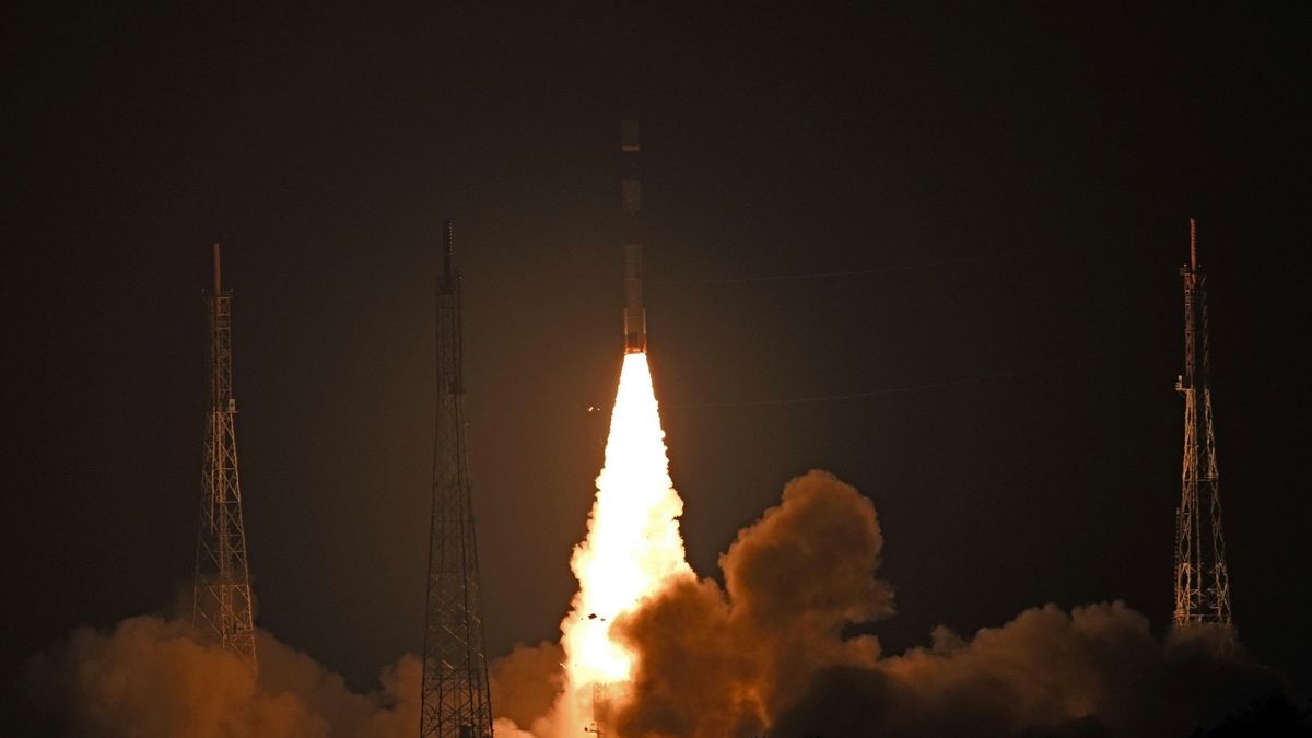 India intentará este lunes lanzar su cohete a la Luna tras el primer intento fallido