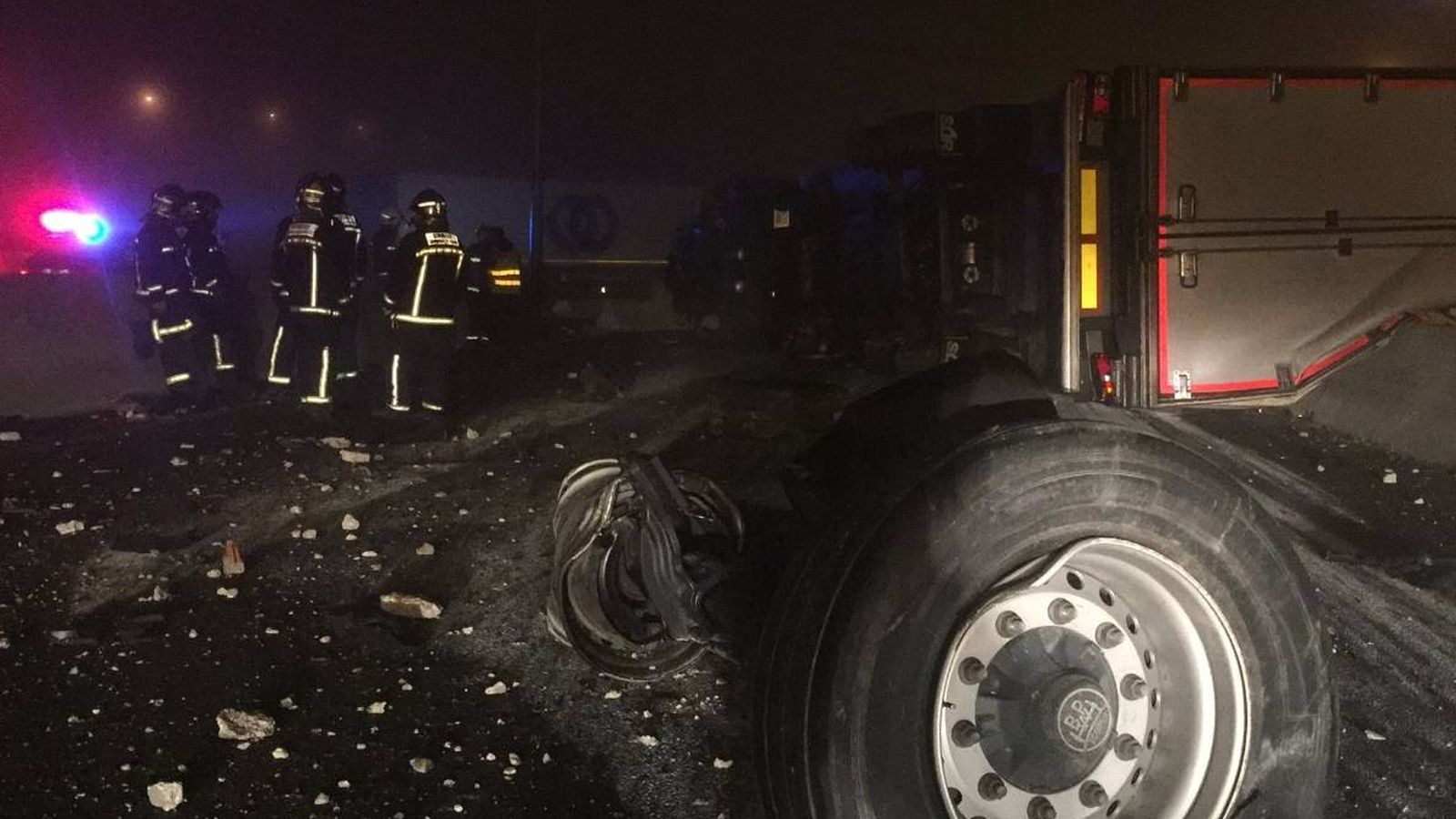 Foto: Imagen del accidente de dos camiones en la M-50. (112 Comunidad de Madrid)