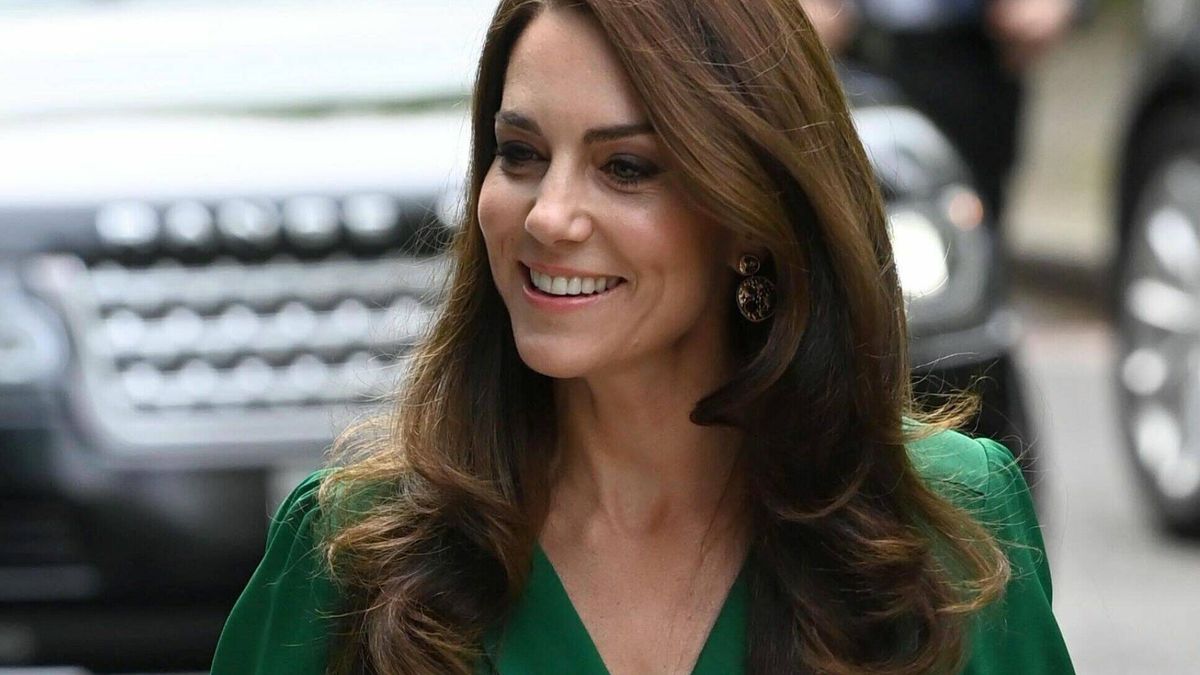 Kate Middleton presume de piernas con un nuevo vestido verde de más de 3.500 euros